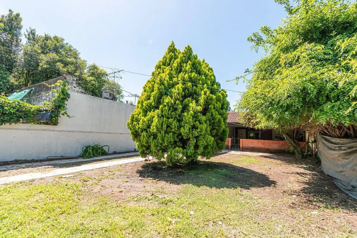 VENTA CASA 3 AMB. JARDIN, COCHERA . MONTE GRANDE 5