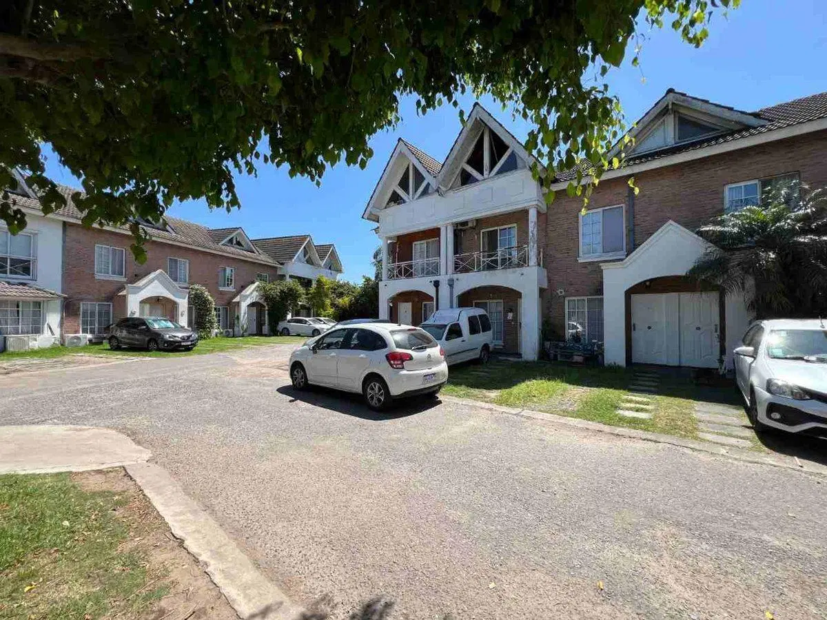 CASA VENTA TRIPLEX EN BARRIO EL MIRADOR HURLINGHAM 5