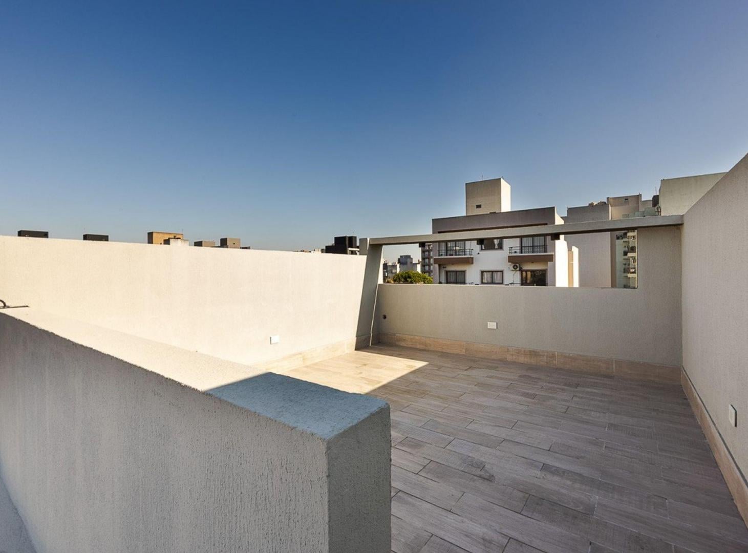Depto 2 ambientes en duplex con Cochera y Terraza