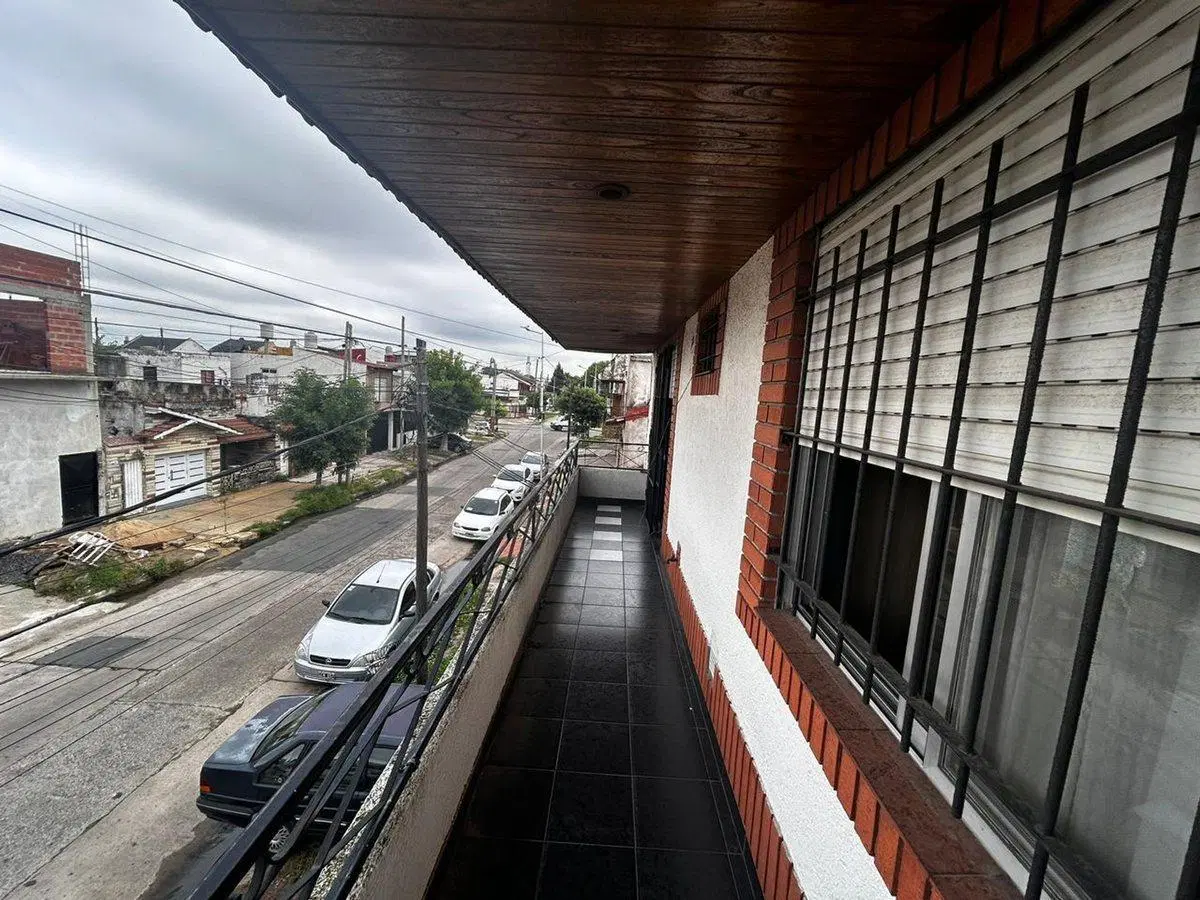 VENTA PH 5 AMB - BALCON - PATIO /PARRILLA - LANÚS 3