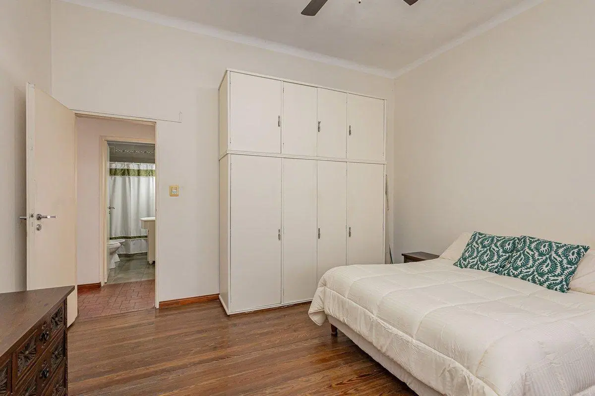 VENTA SOLIDA CASA CASTELAR 4 AMB  300M DE ESTACION 3