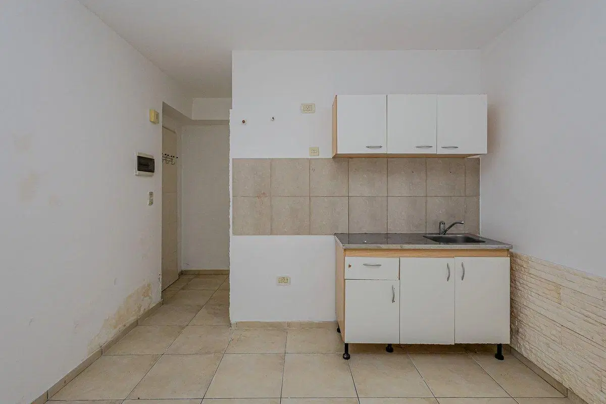 VENTA DE MONOAMBIENTE COCHERA MORON. APTO CREDITO. 4