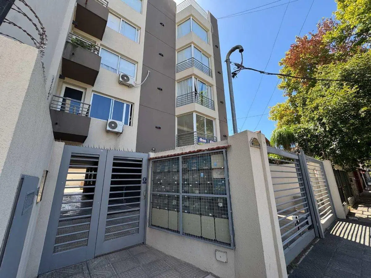 VENTA DEPTO MONOAMBIENTE CON COCHERA MORENO CENTRO 5