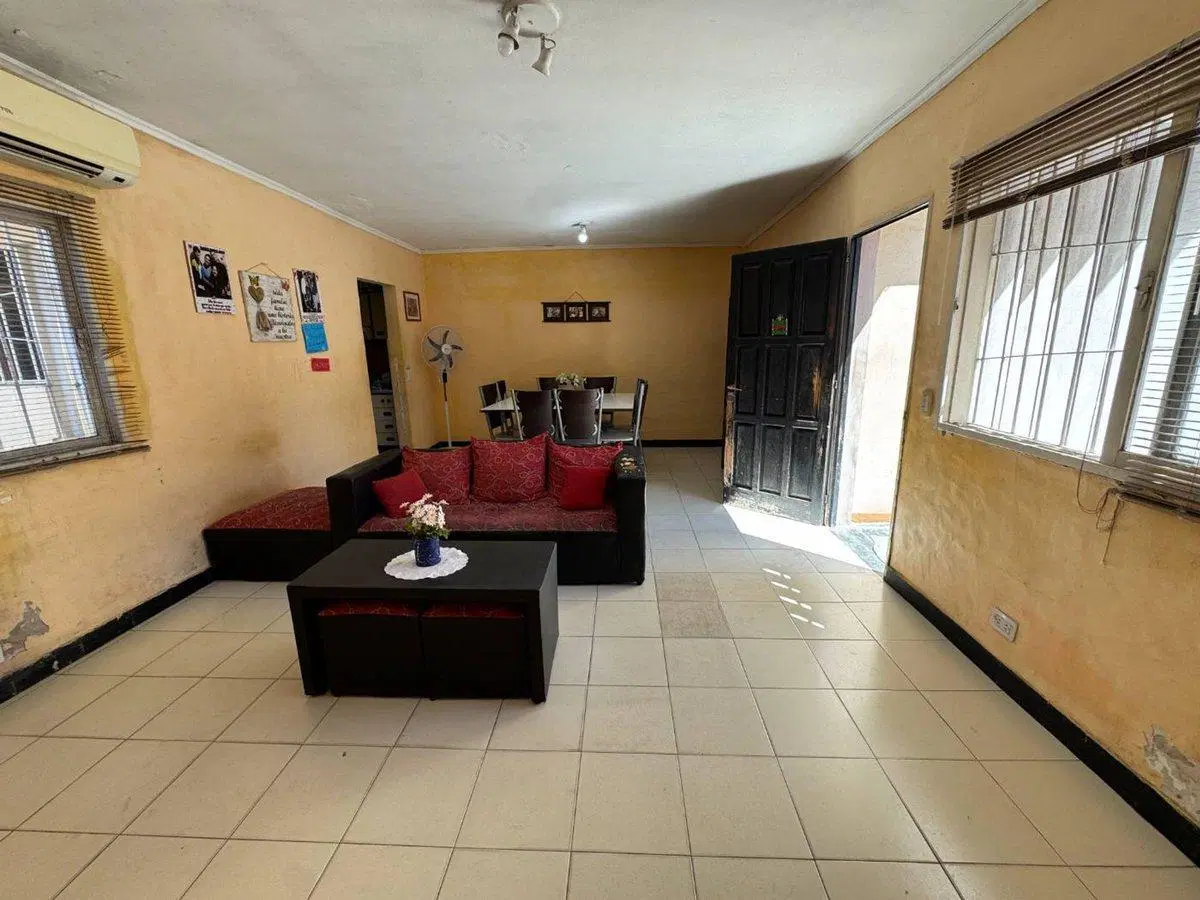 VENTA CASA 5 AMBIENTES + DEPTO 2 AMB EN ITUZAINGO 3
