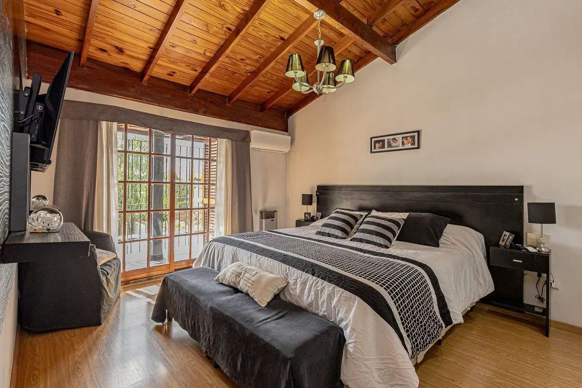 CASA 5 AMB CON PARQUE Y PILETA MERLO APTO CREDITO 2