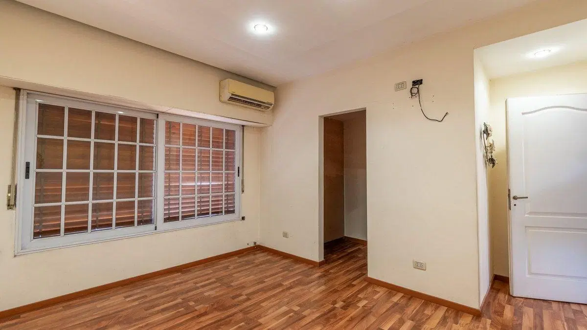 VENTA CASA 5 AMB. C/ PILETA I. CASANOVA 4