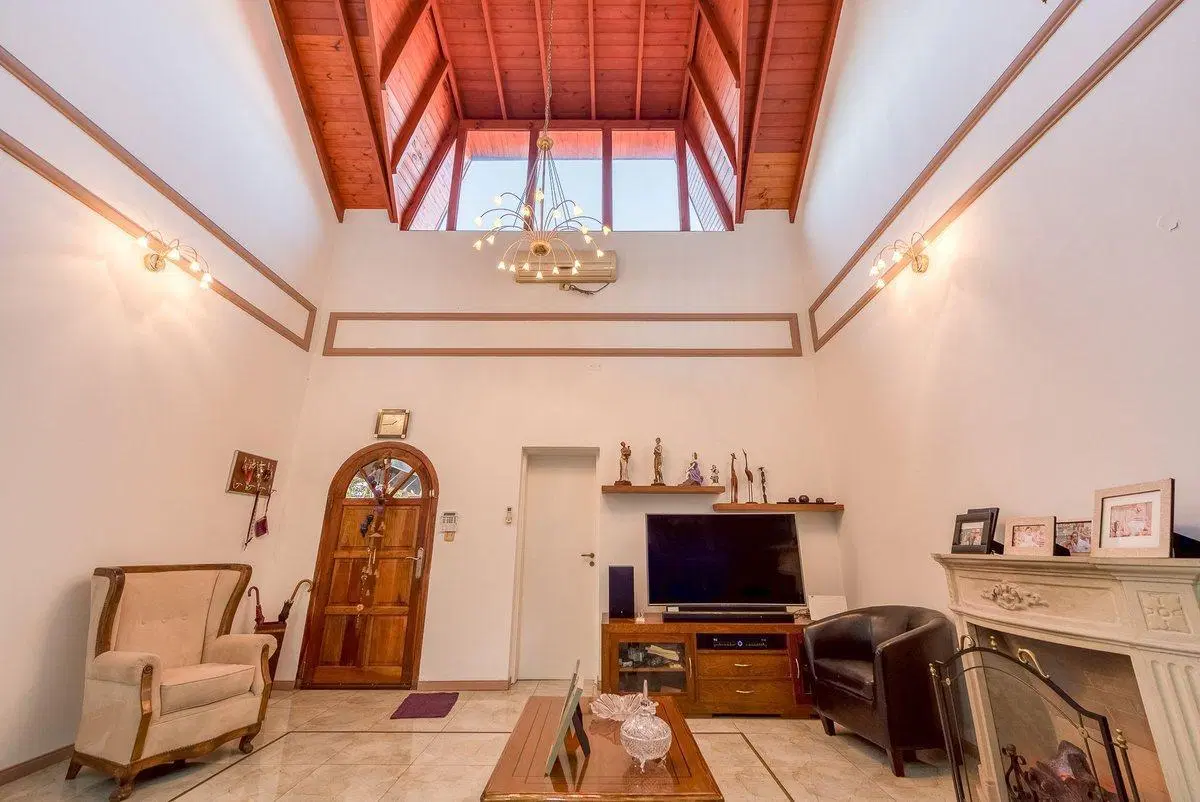 Venta Casa 4 Amb, Moron, c/cochera, Pileta, Exc.Ub 2