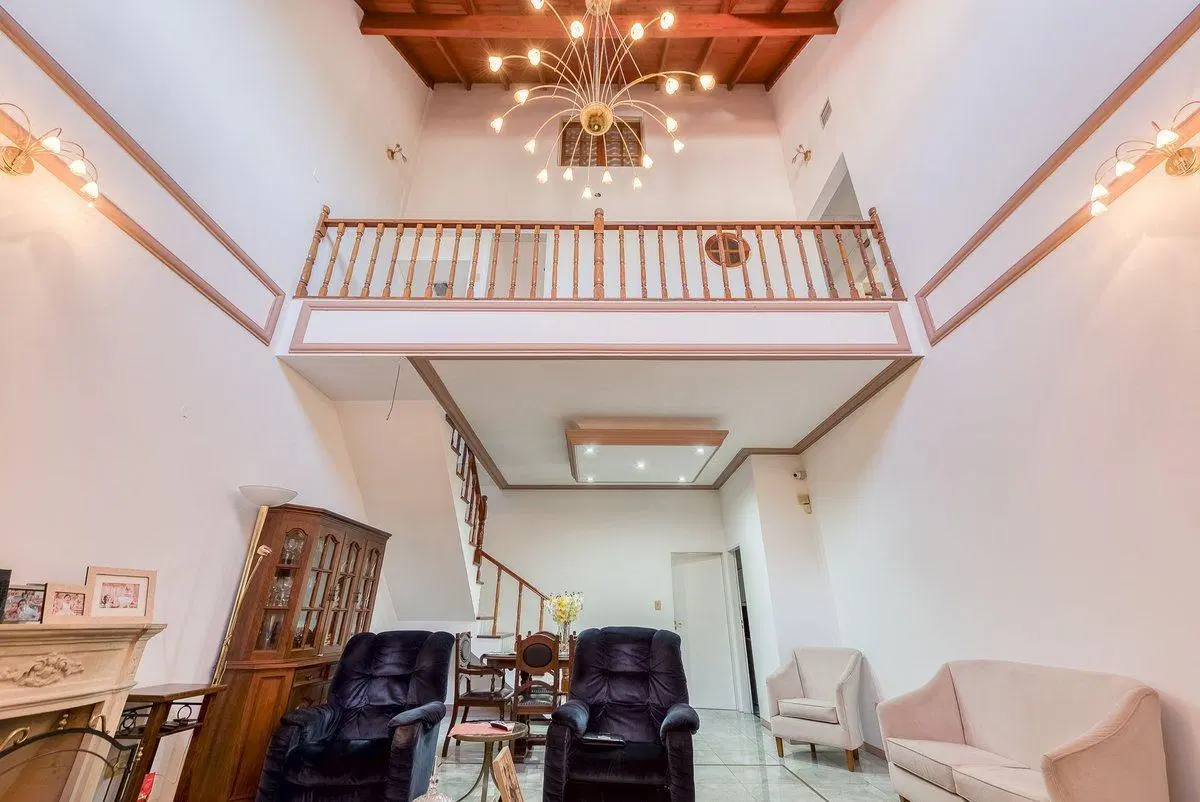 Venta Casa 4 Amb, Moron, c/cochera, Pileta, Exc.Ub 5