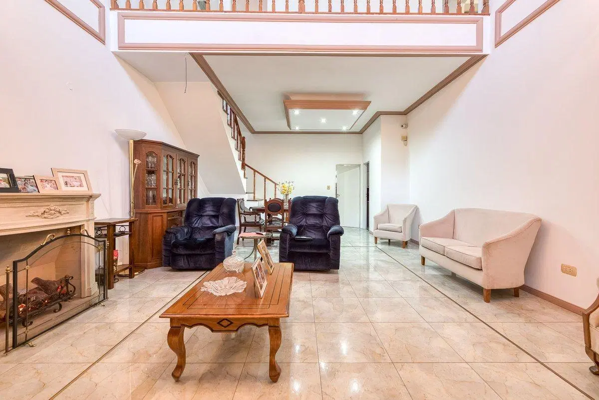 Venta Casa 4 Amb, Moron, c/cochera, Pileta, Exc.Ub 3