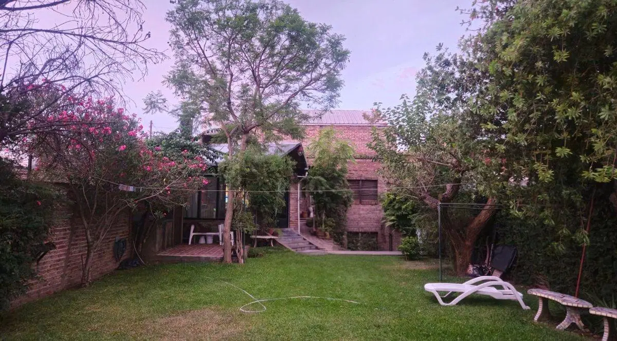 Venta PH tipo Casa c/parque y pileta. Haedo 2