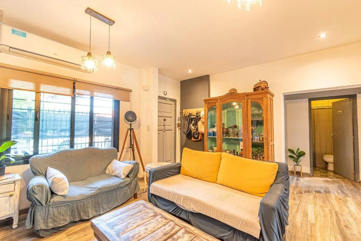 Venta Casa 3 Amb, Hurlingham, c/pileta. Exc. ubica 4