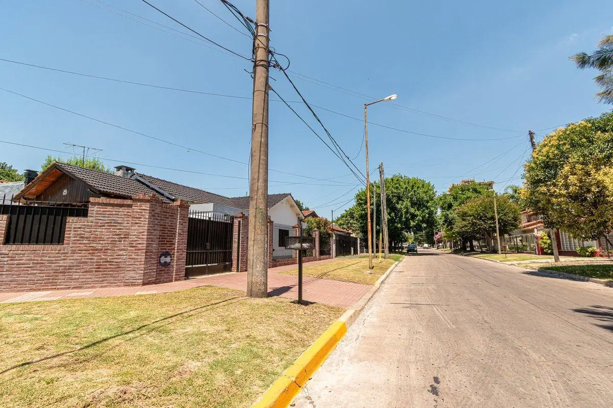 VENTA PROPIEDAD 4 AMB ZONA ITUZAINGO A REFACCIONAR 2