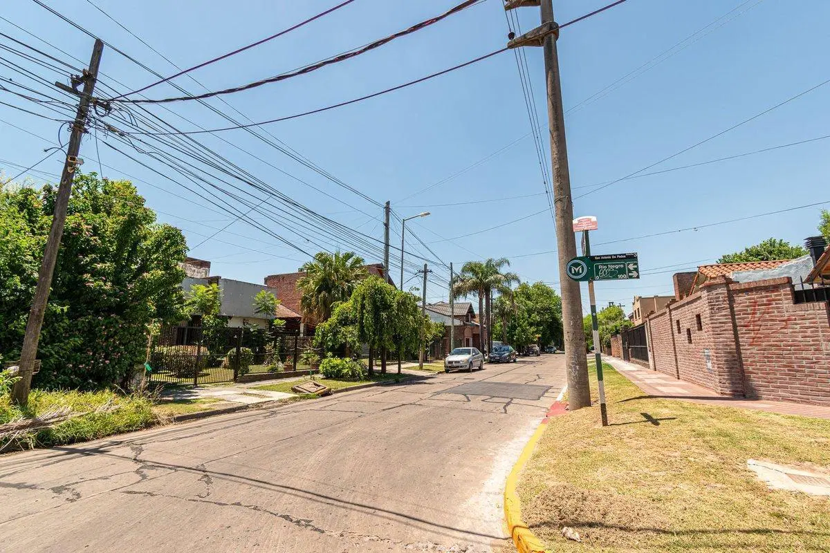 VENTA PROPIEDAD 4 AMB ZONA ITUZAINGO A REFACCIONAR 5