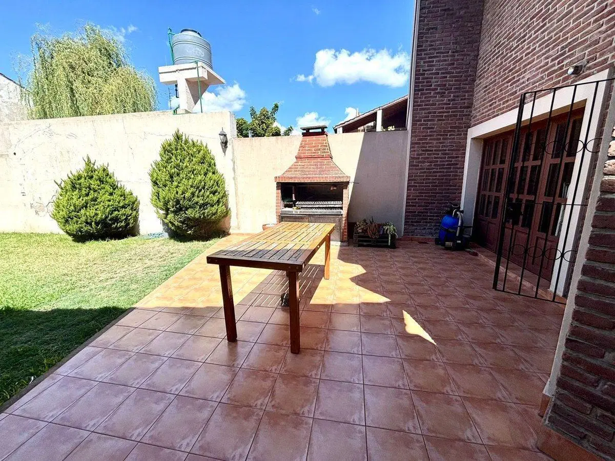 Venta Casa 4 amb - parque y pileta - Ramos Mejía 3