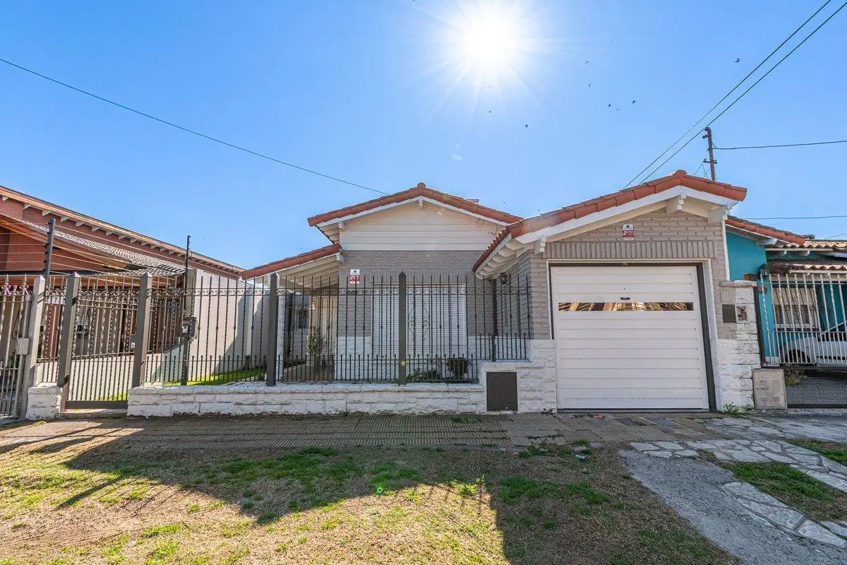 CASA VENTA 4 AMB  BARRIO MARINA VILLA LUZURIAGA 2