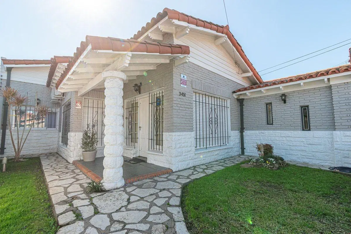CASA VENTA 4 AMB  BARRIO MARINA VILLA LUZURIAGA 5