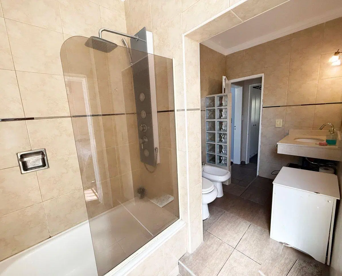 VENTA CASA 5 AMB.  C/ PILETA EN ITUZAINGO CENTRO 4