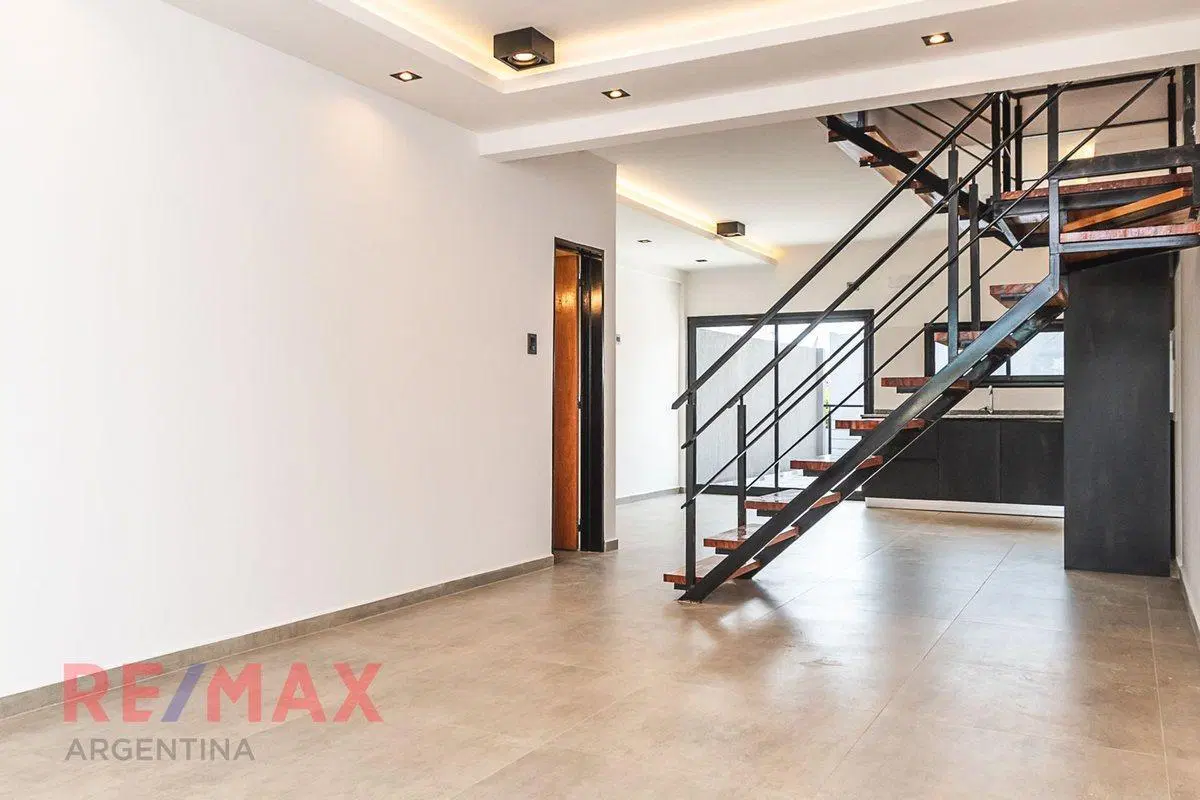 VENTA DE DEPARTAMENTO TIPO DUPLEX EN RAMOS MEJIA 5