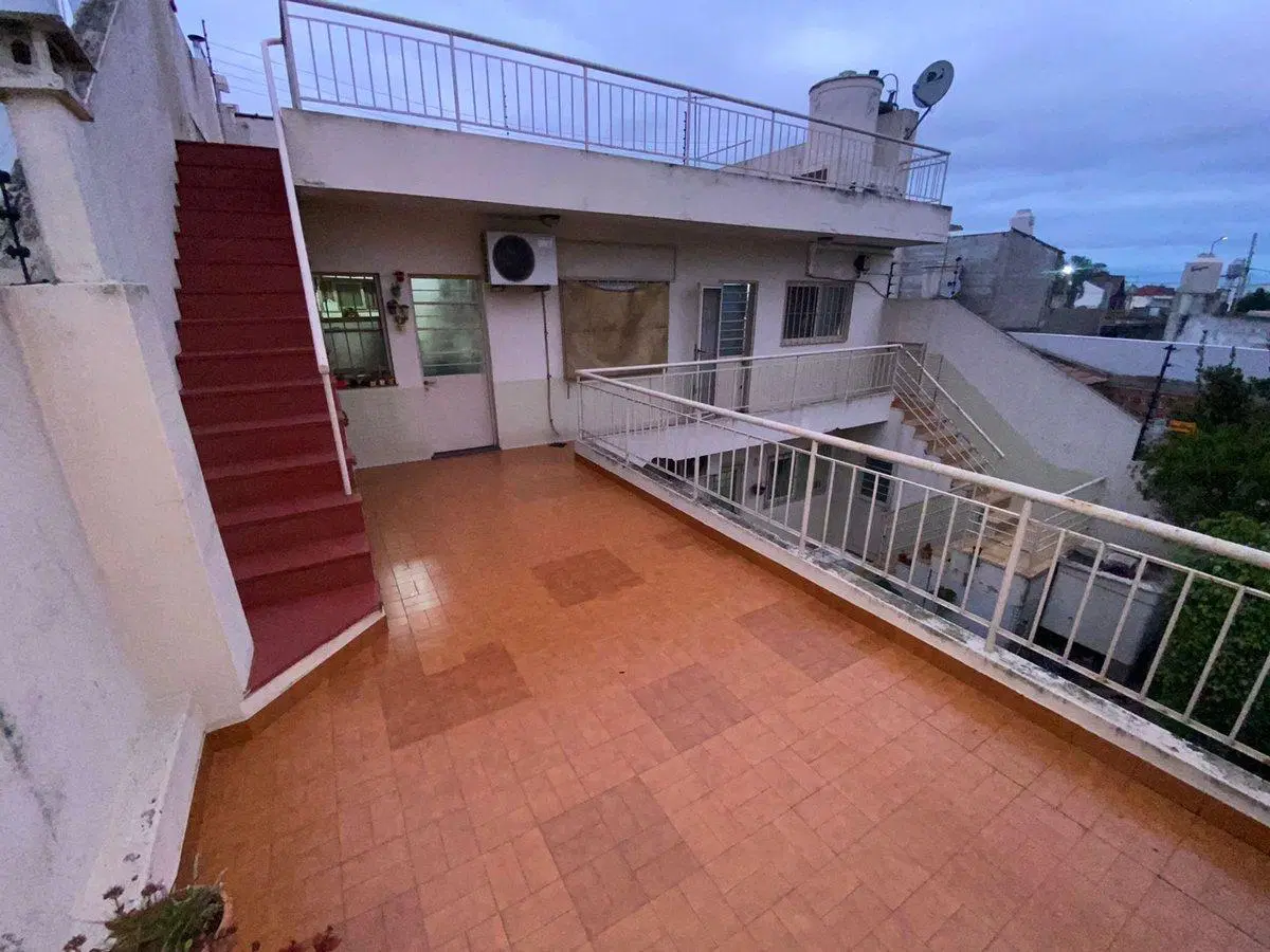 VENTA DE PH TIPO CASA EN ISIDRO CASANOVA 8