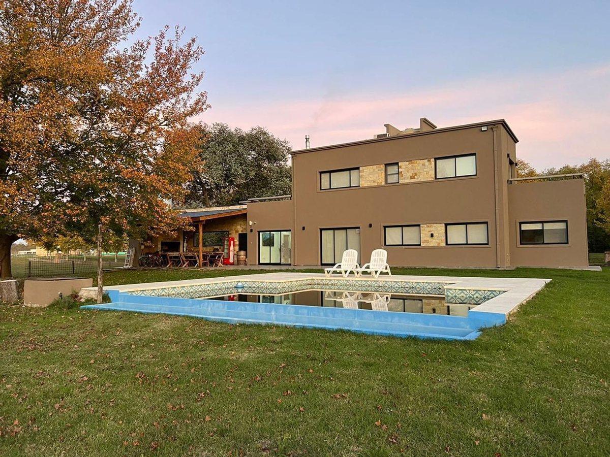 Venta Casa lote 2000m² Barrio Cerrado Luján
