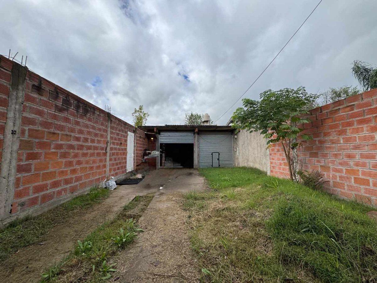 VENTA CASA 4 AMBIENTES EN LA REJA MORENO