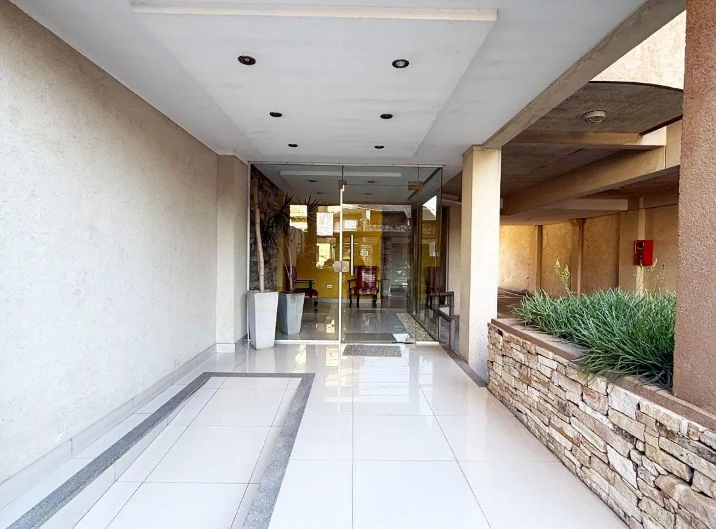 VENTA DEPTO. 2 AMB. C/ COCHERA, MORON CENTRO 2