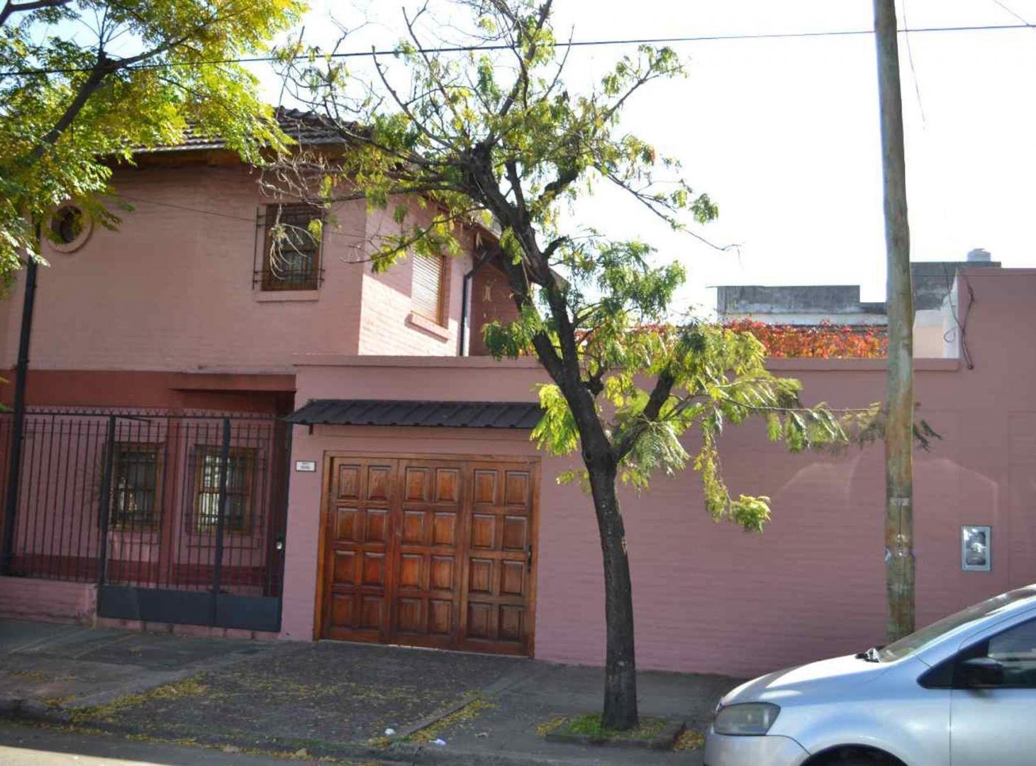 Venta Chalet Con cochera ,PH Caseros Zona Oeste