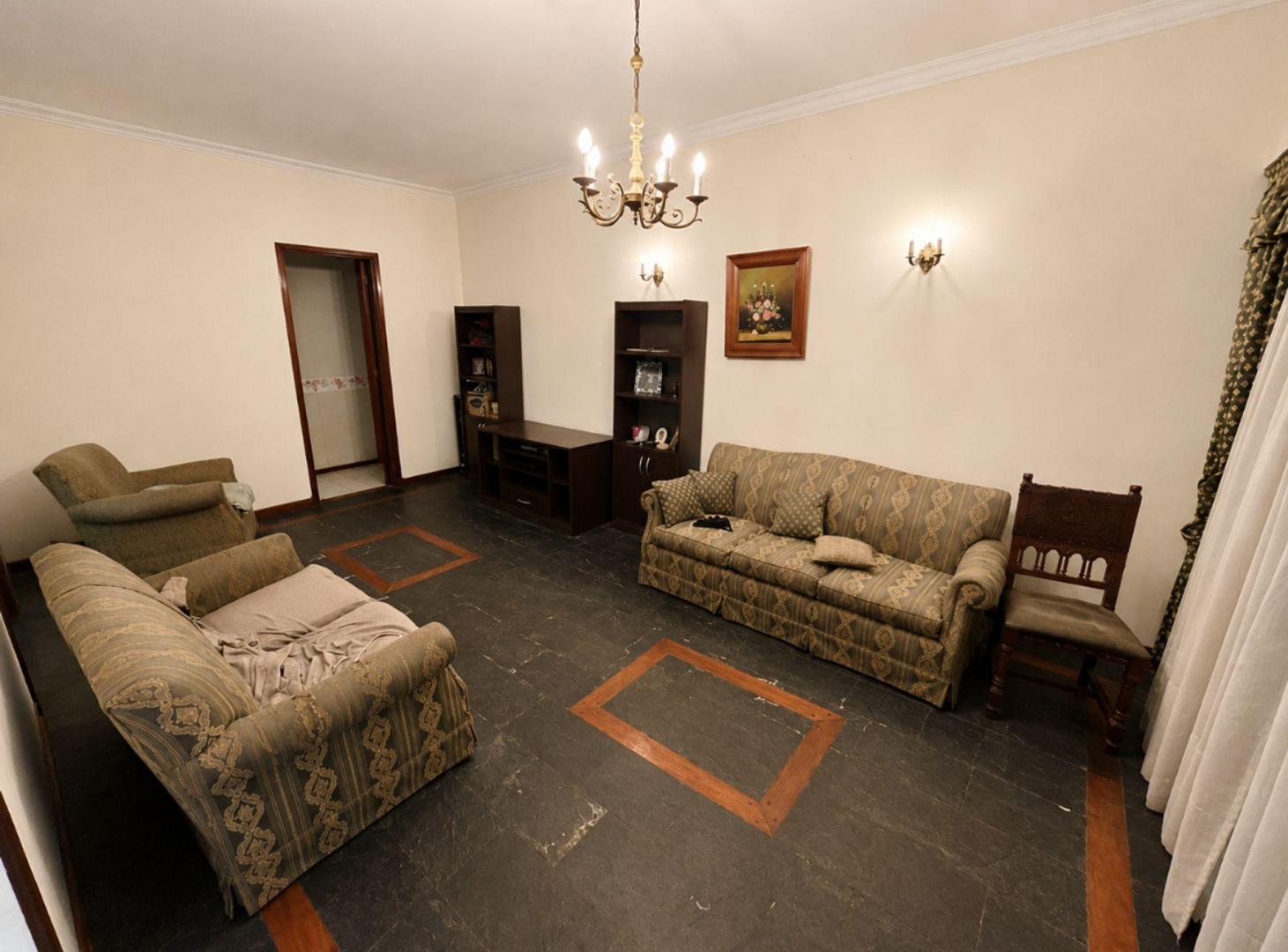 CASA 5 AMBIENTES EN VENTA EN RAMOS MEJIA CENTRO
