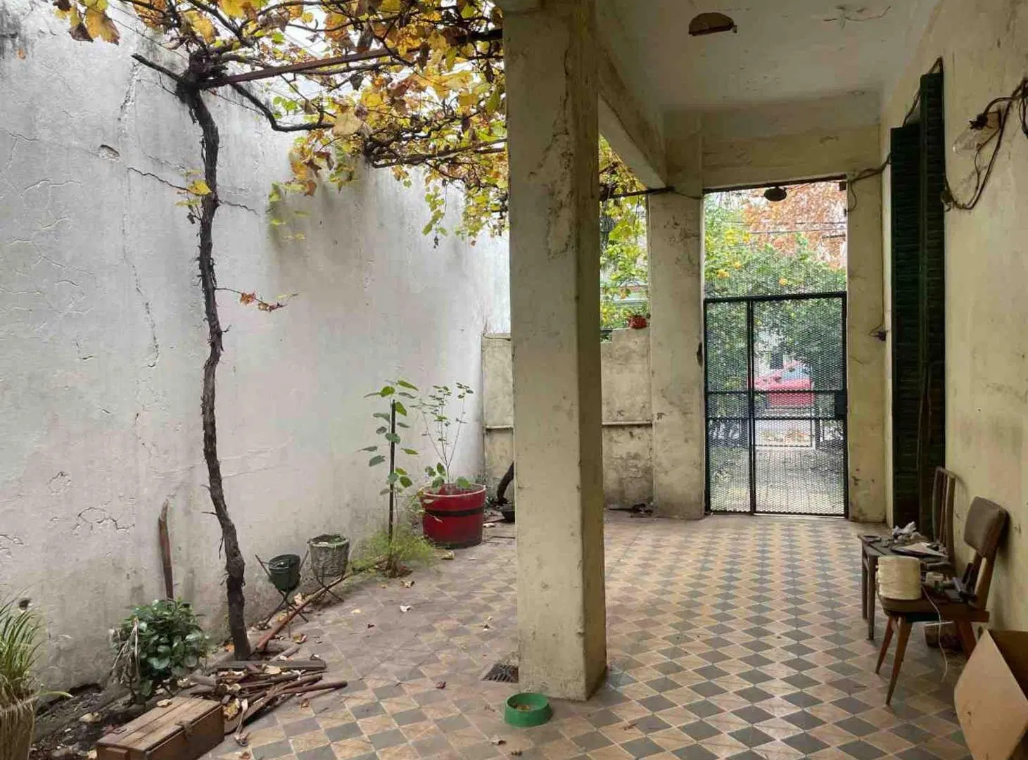 Venta Casa 4 Amb, Santos Lugares, c/patio. Exc.Ubi 2