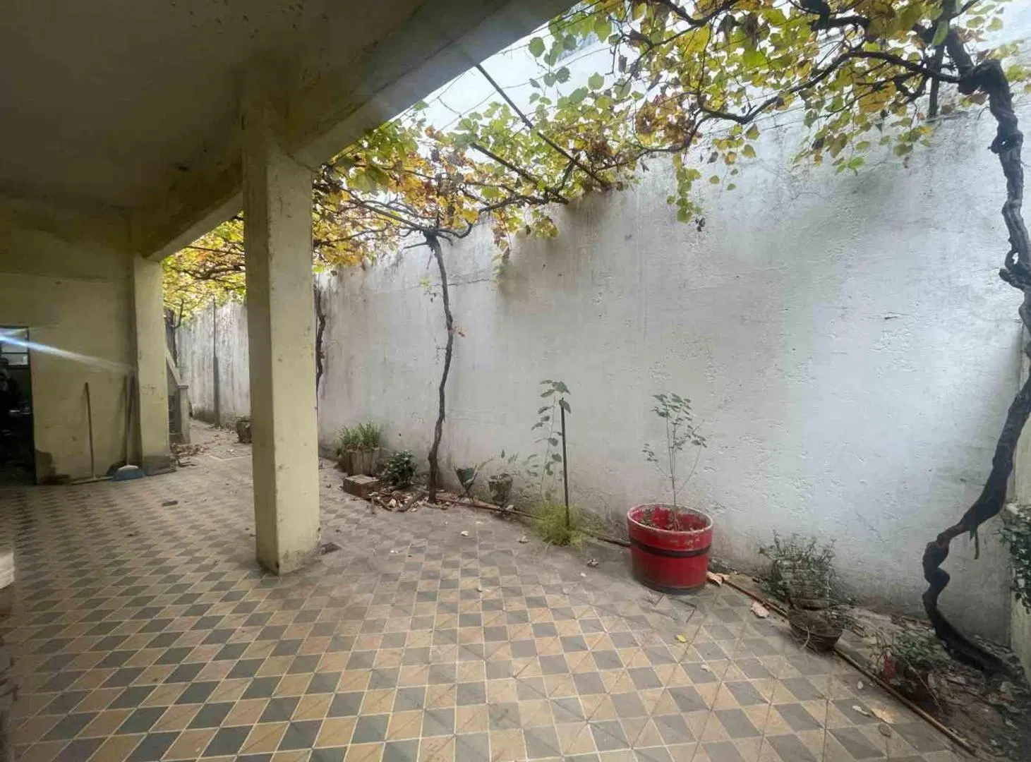 Venta Casa 4 Amb, Santos Lugares, c/patio. Exc.Ubi 5