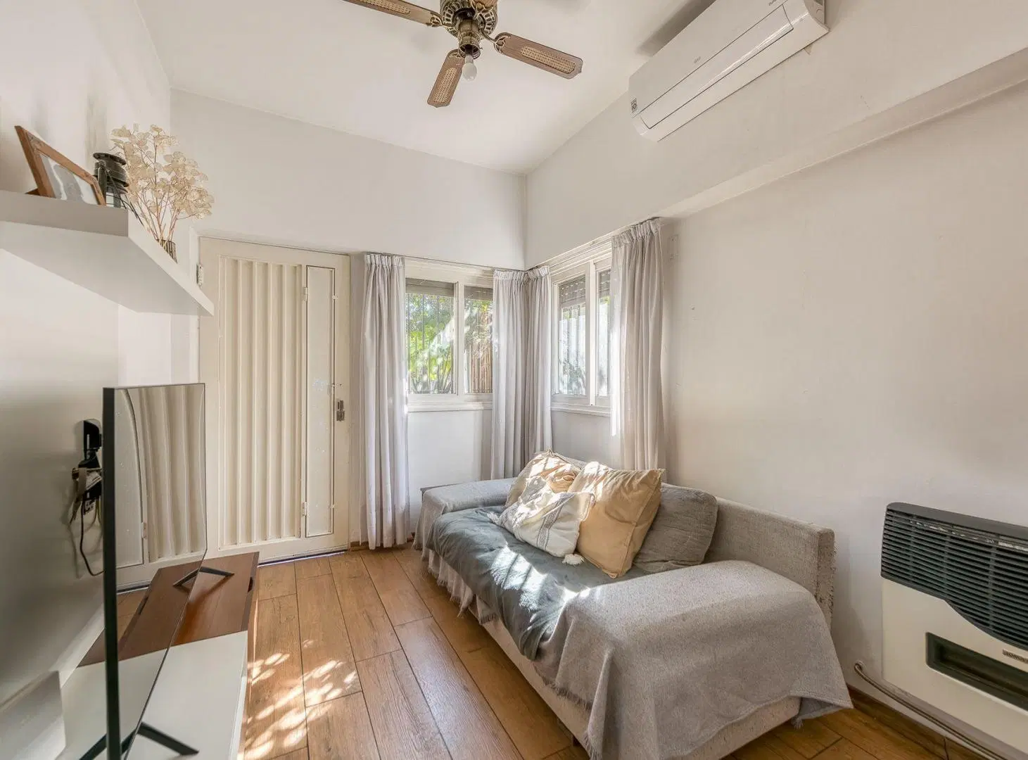 Venta Casa 2Amb, Hurlingham, Barrio Ingles. C/pati 5