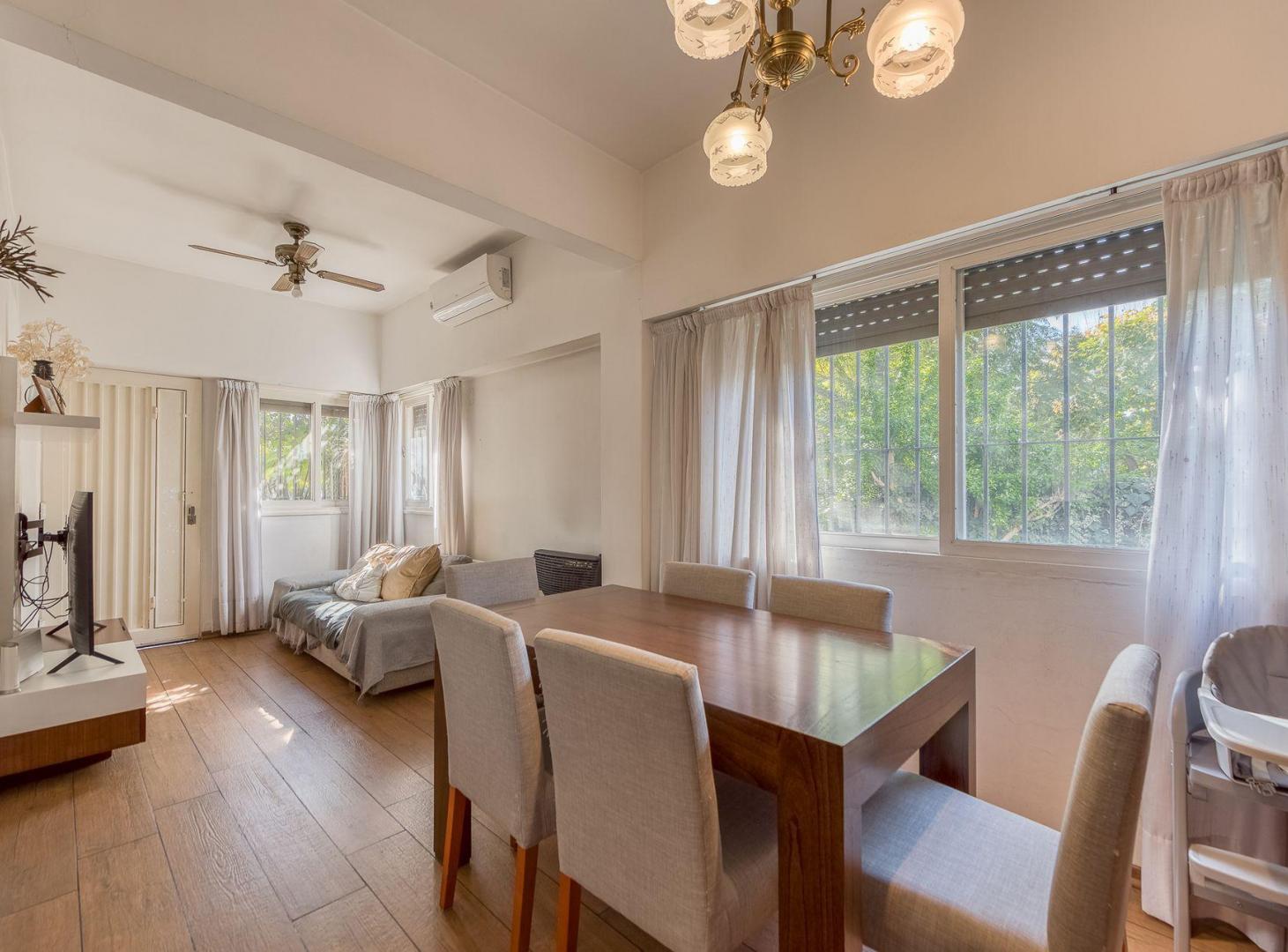 Venta Casa 2Amb, Hurlingham, Barrio Ingles. C/pati