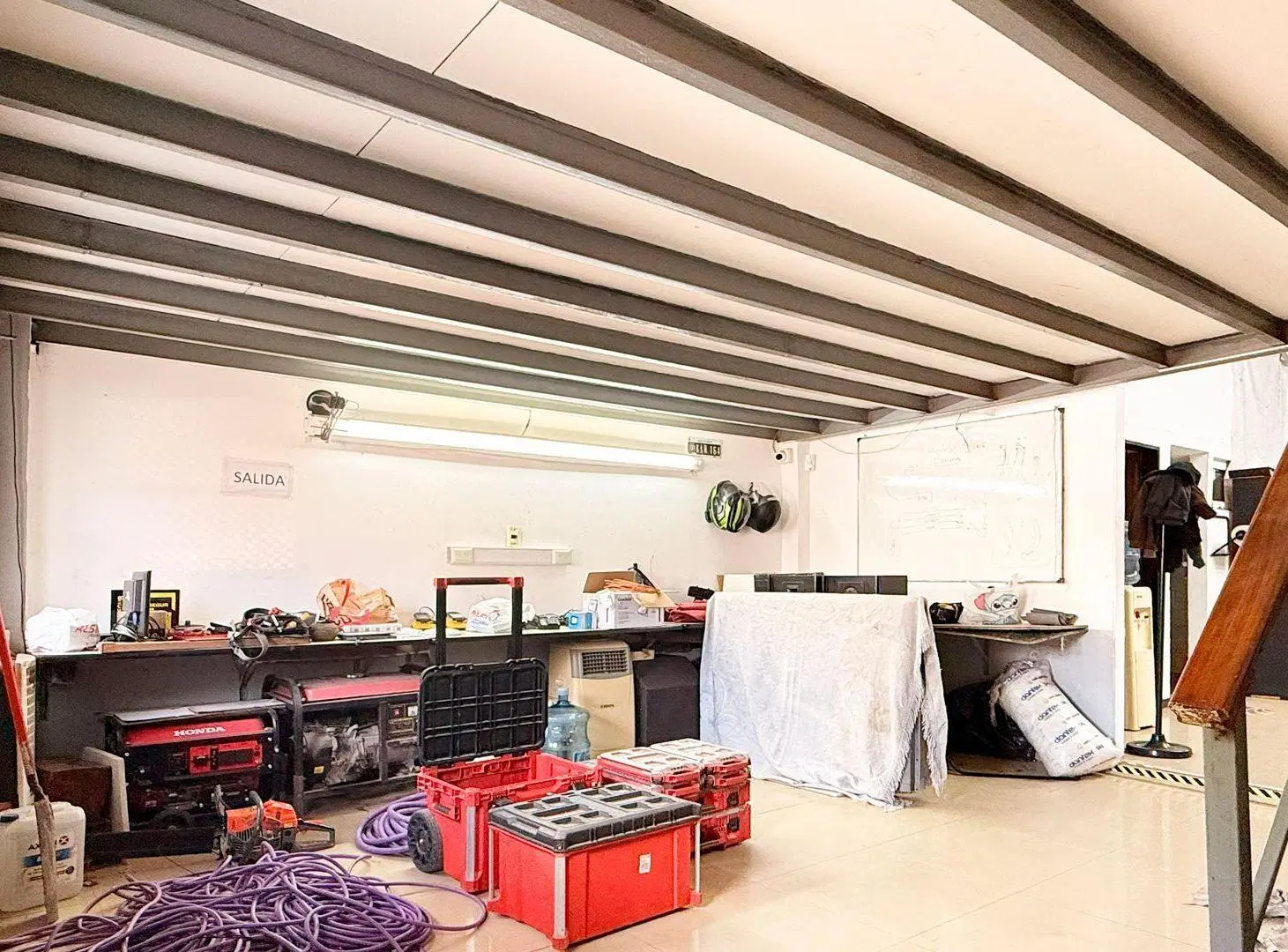 VENTA LOCAL 111 M2 SALIDA A DOS CALLES AVELLANEDA 2
