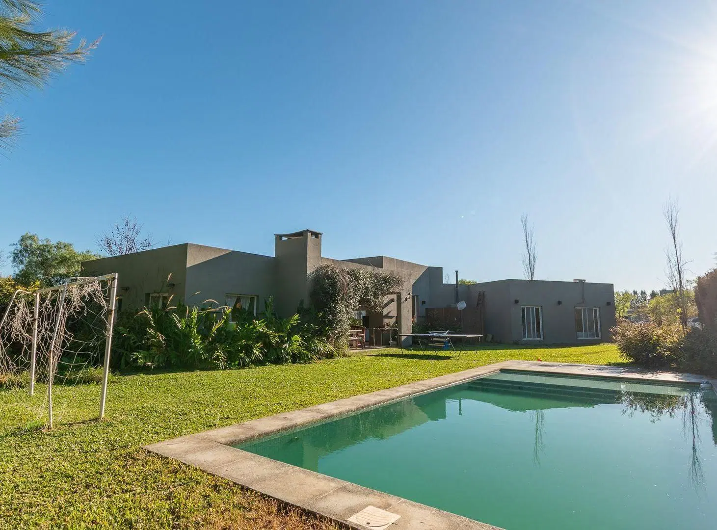 VENTA CASA 4 AMB. C/ PILETA SANTA CATALINA 2