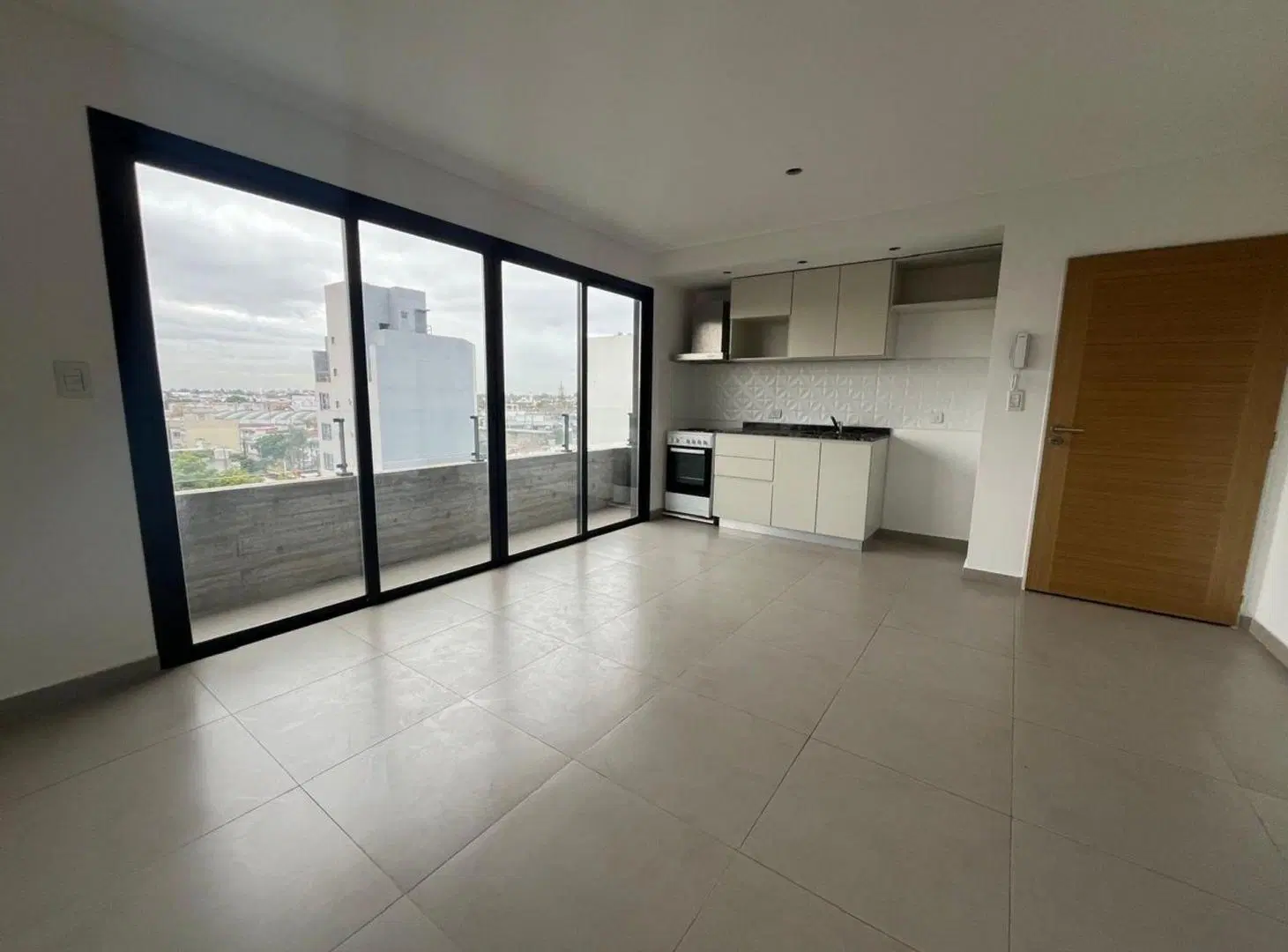 ALQUILER MONOAMBIENTE CON BALCON MORON 5