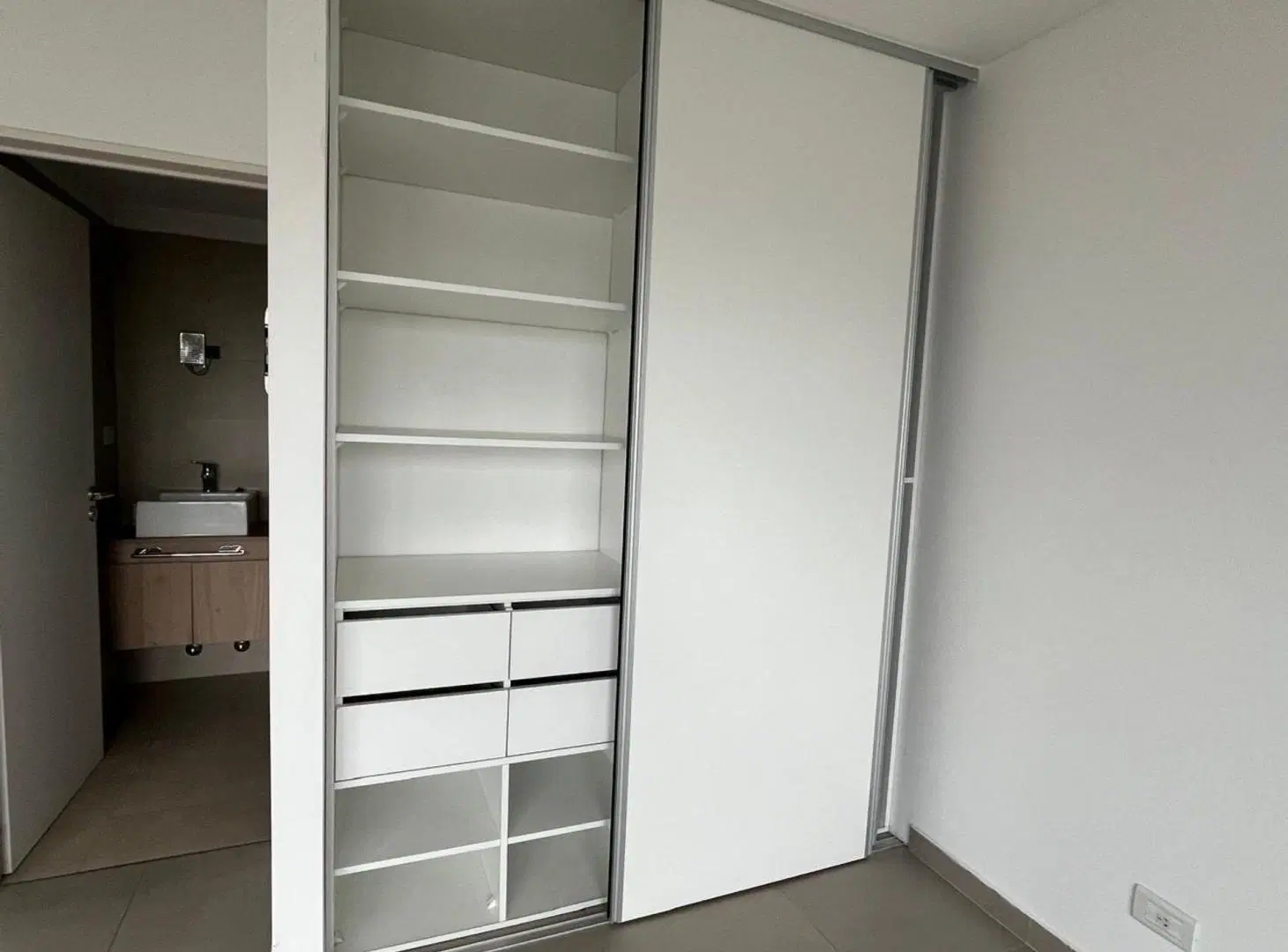 ALQUILER MONOAMBIENTE CON BALCON MORON 4