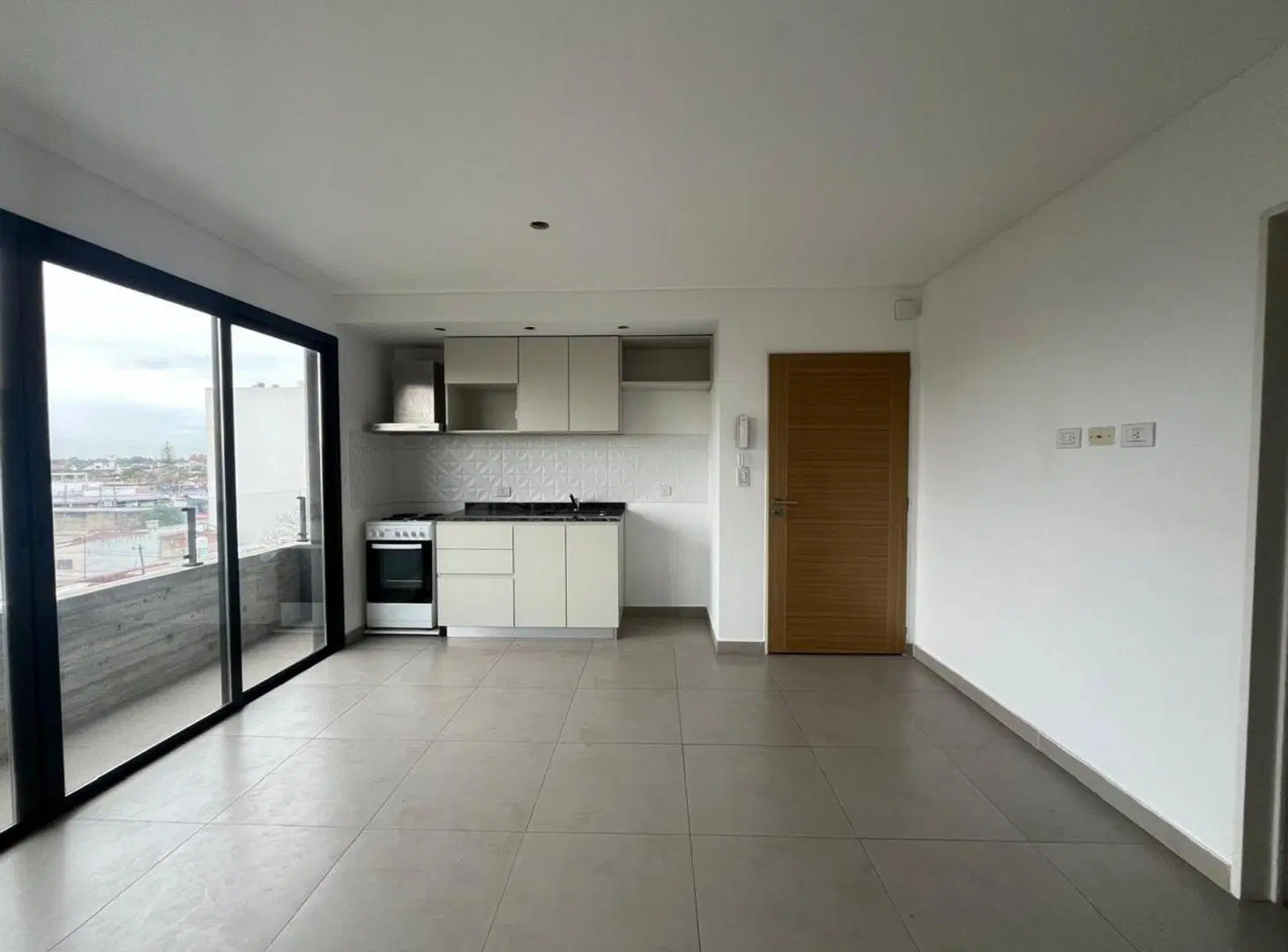 ALQUILER MONOAMBIENTE CON BALCON MORON 3