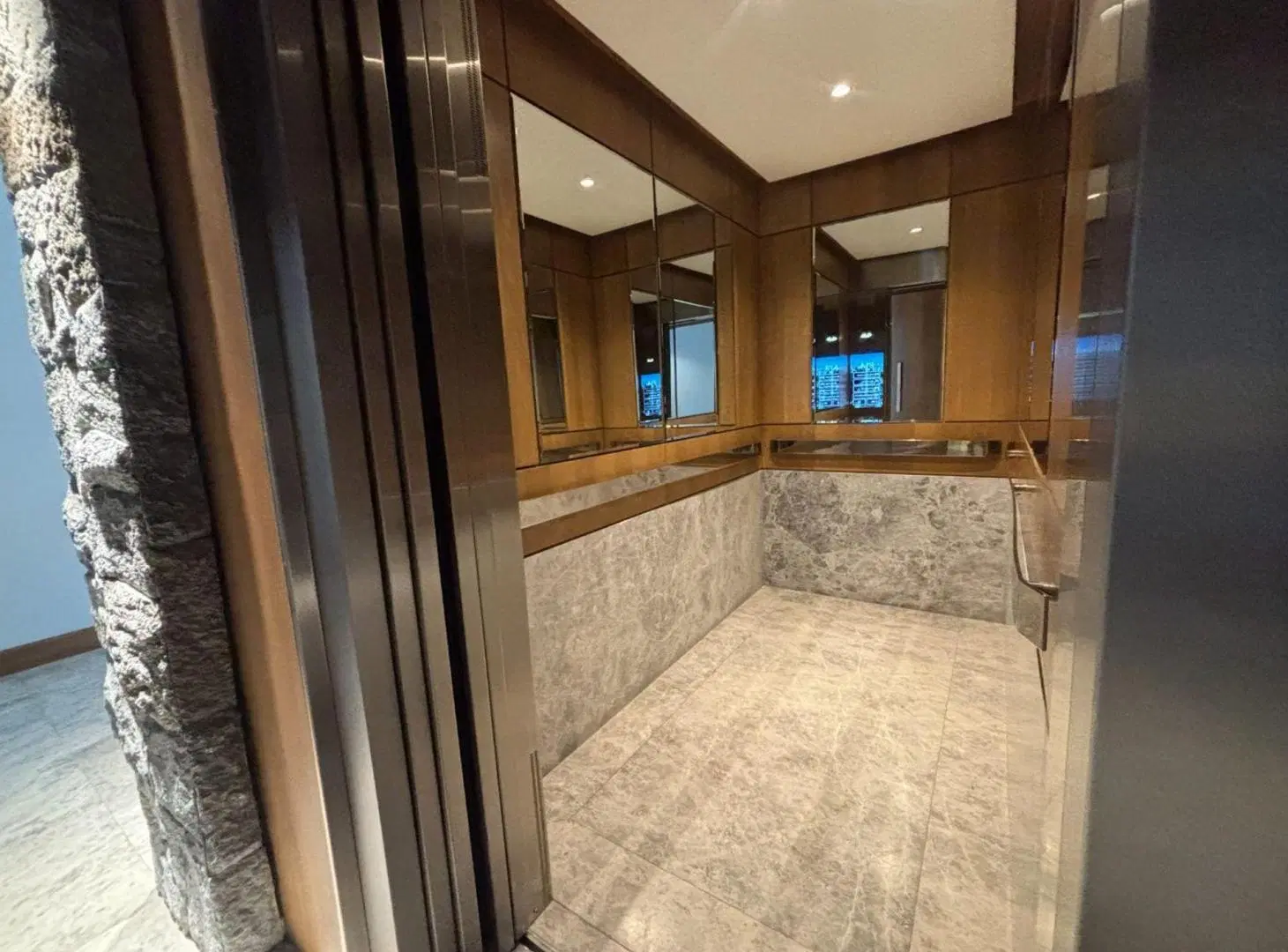 VENTA OFICINA PREMIUM HILTON THAYS PARQUE LELOIR 3