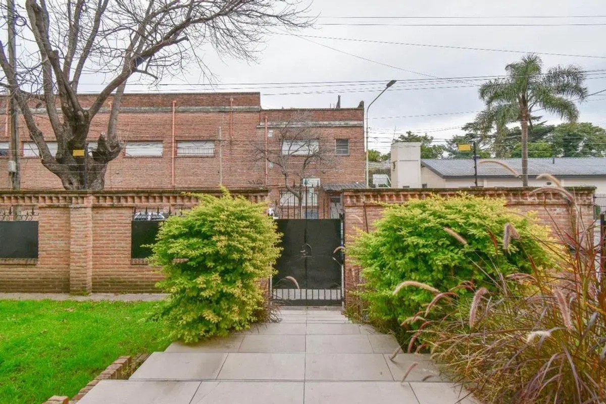Venta Casa zona residencial de Haedo 2