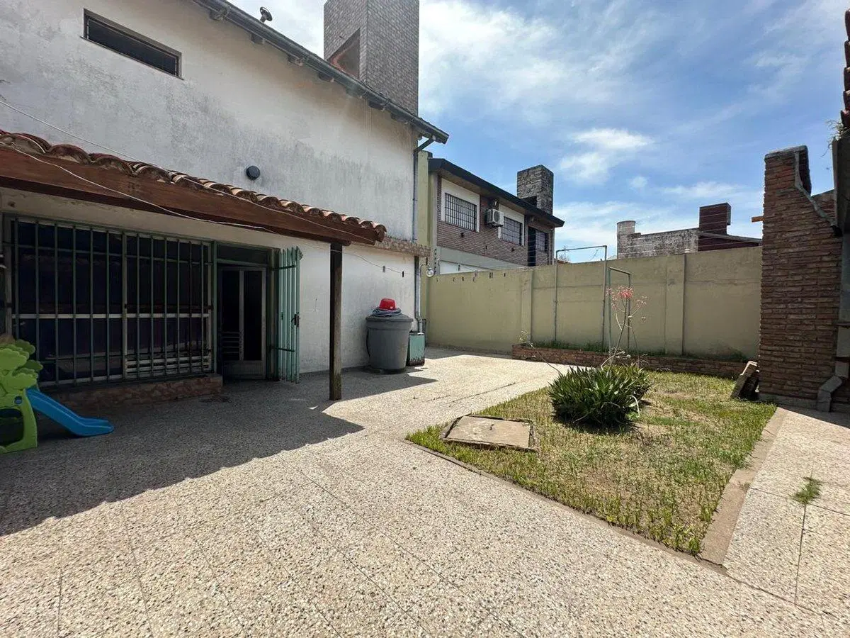 VENTA CASA 5 AMBIENTES /QUINCHO EN VILLA TESEI 3