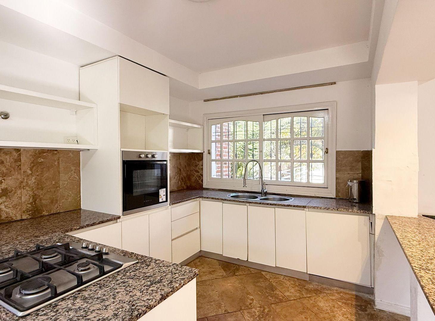 Foto de VENTA CASA 5 AMB HAEDO PILETA/QUINCHO PARQUE, imagen 2