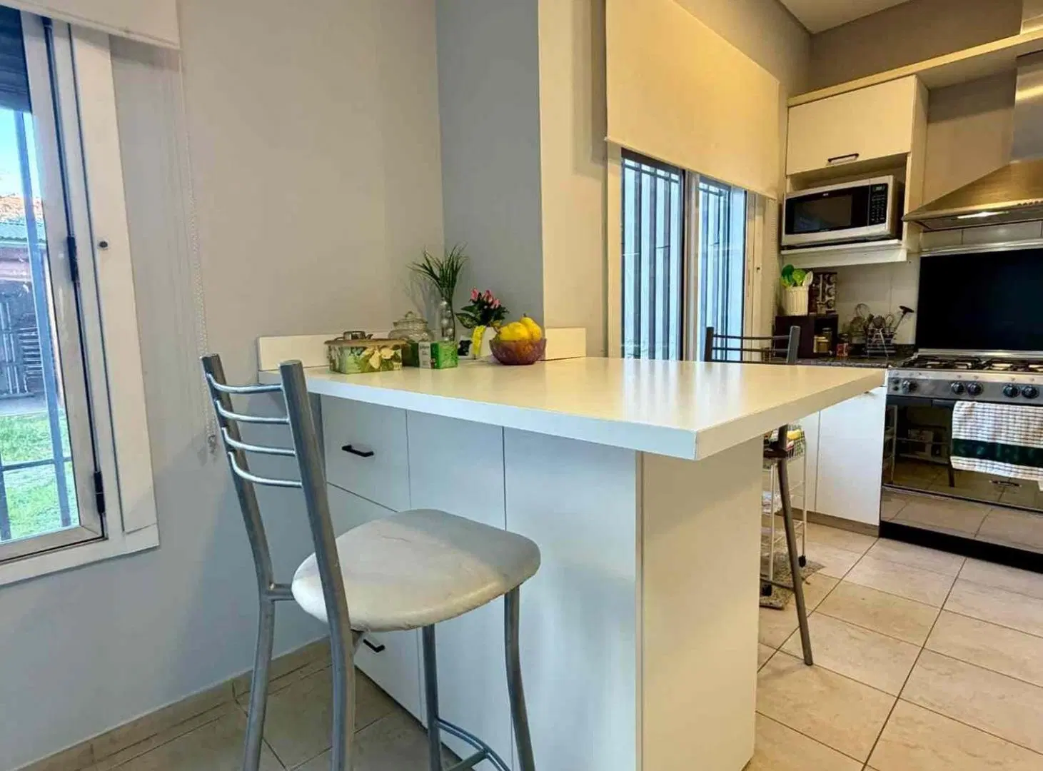 VENTA CASA 4 AMBIENTES c/COCHERA - PARQUE- QUINCHO 5