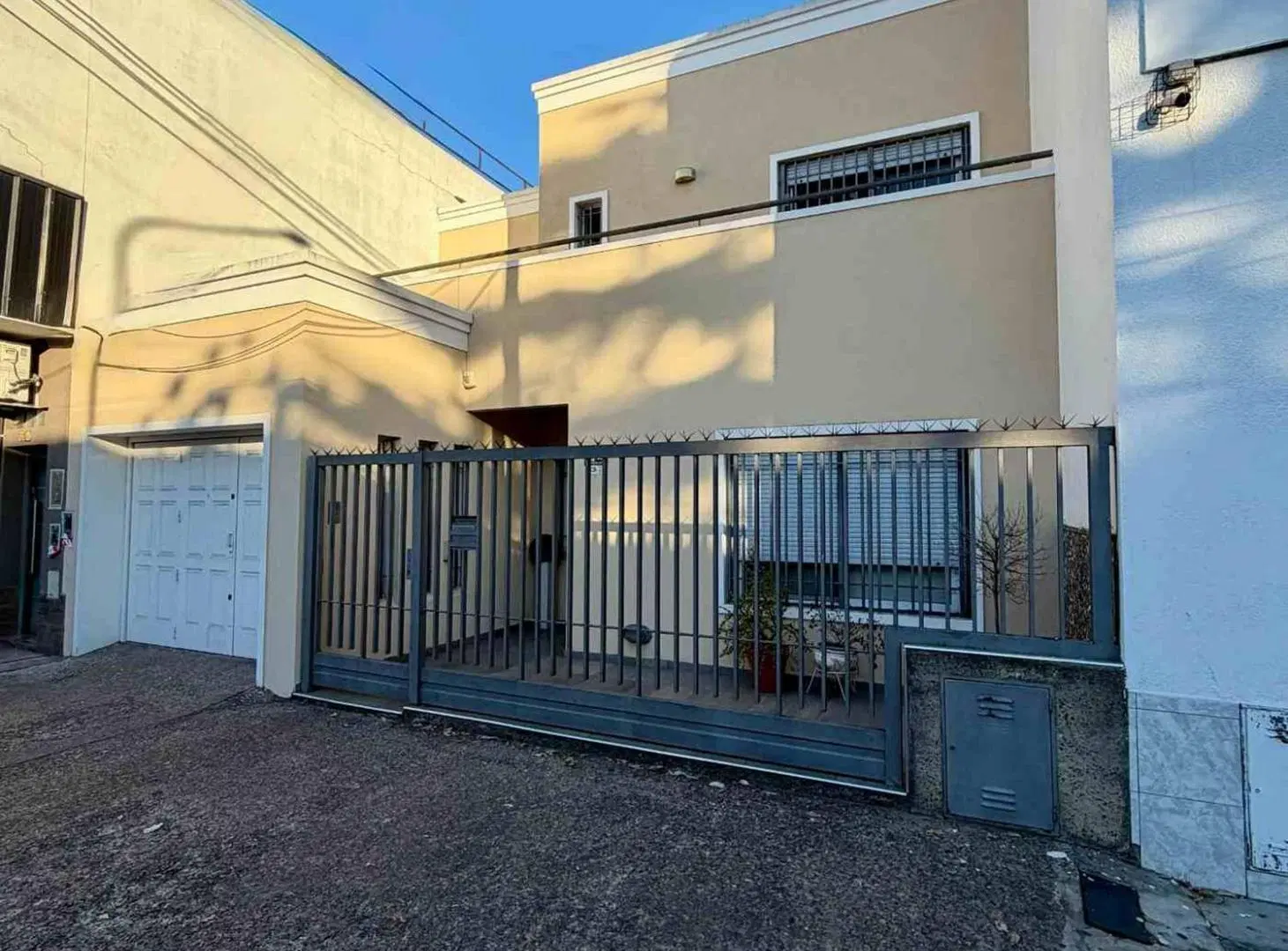 VENTA CASA 4 AMBIENTES c/COCHERA - PARQUE- QUINCHO 4