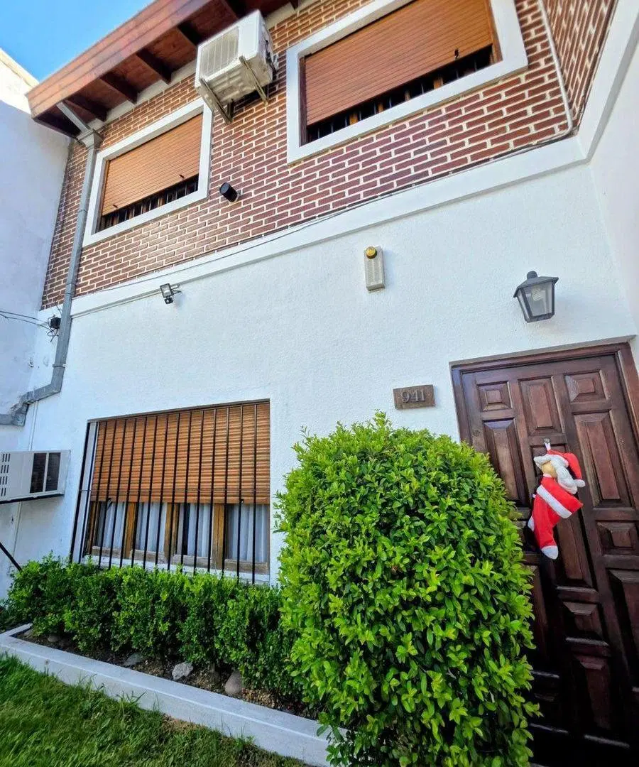 VENTA CASA 4 AMBIENTES con parque y pileta - Ramos 3