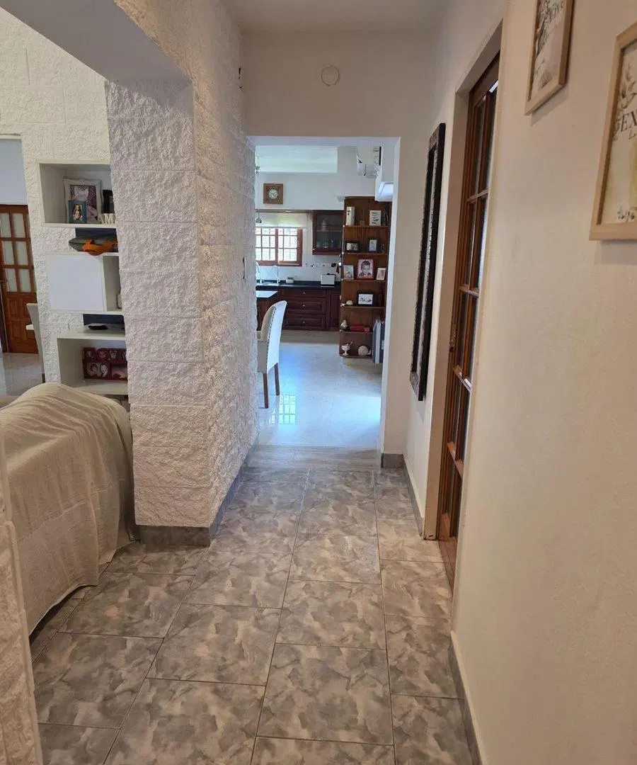 VENTA CASA 4 AMBIENTES con parque y pileta - Ramos 8