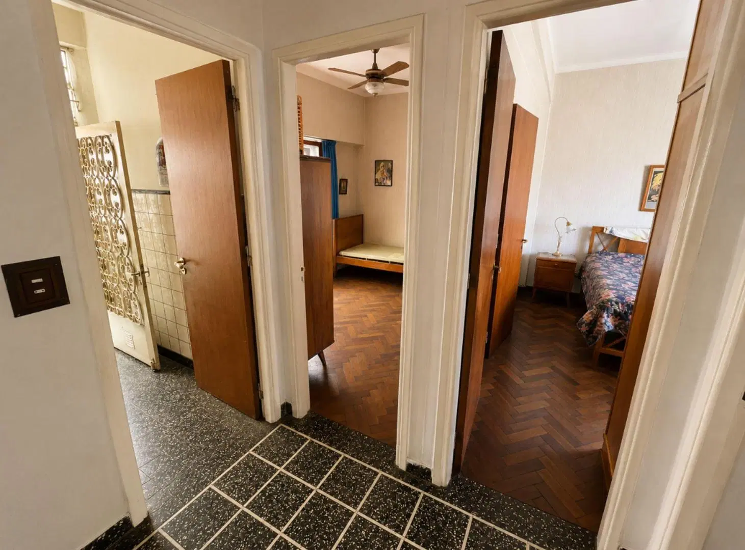 VENTA EN BLOQUE LOTE CON LOCAL + DOS DEPTO LINIERS 8