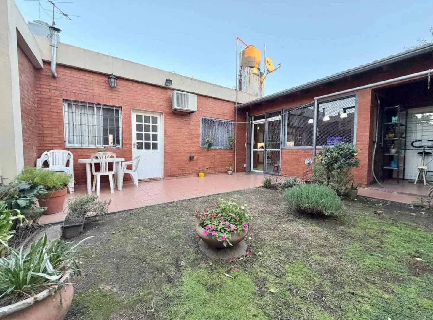 VENTA CASA 3 AMB PATIO COCH HURLINGHAM - APTO CRED 4