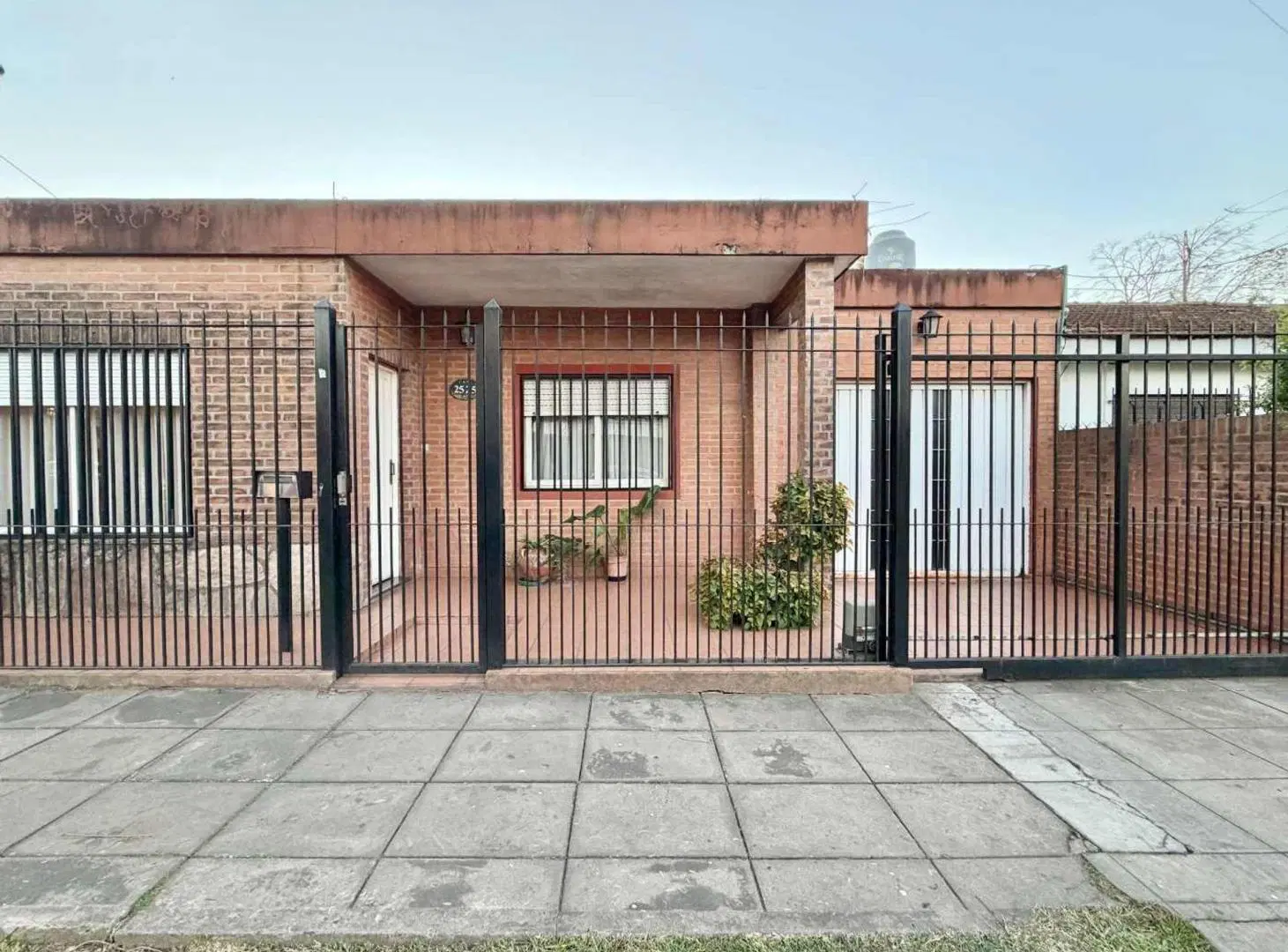 VENTA CASA 3 AMB PATIO COCH HURLINGHAM - APTO CRED 8
