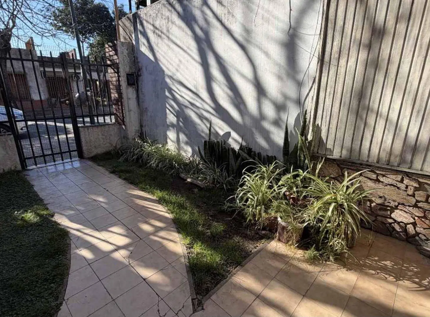 VENTA CASA 4AMB+LOCAL COMERCIAL/PILETA VILLA TESEI 3
