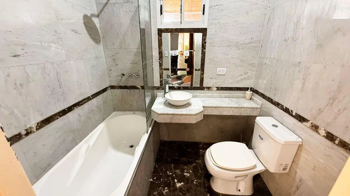 VENTA CASA 4 AMB. C/ PILETA Y QUINCHO I. CASANOVA 4